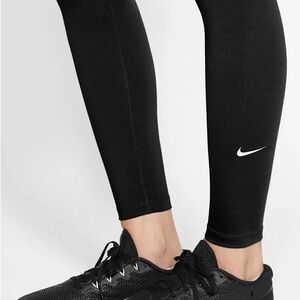 Nike One
Women's High-Waisted Full-Length Leggings